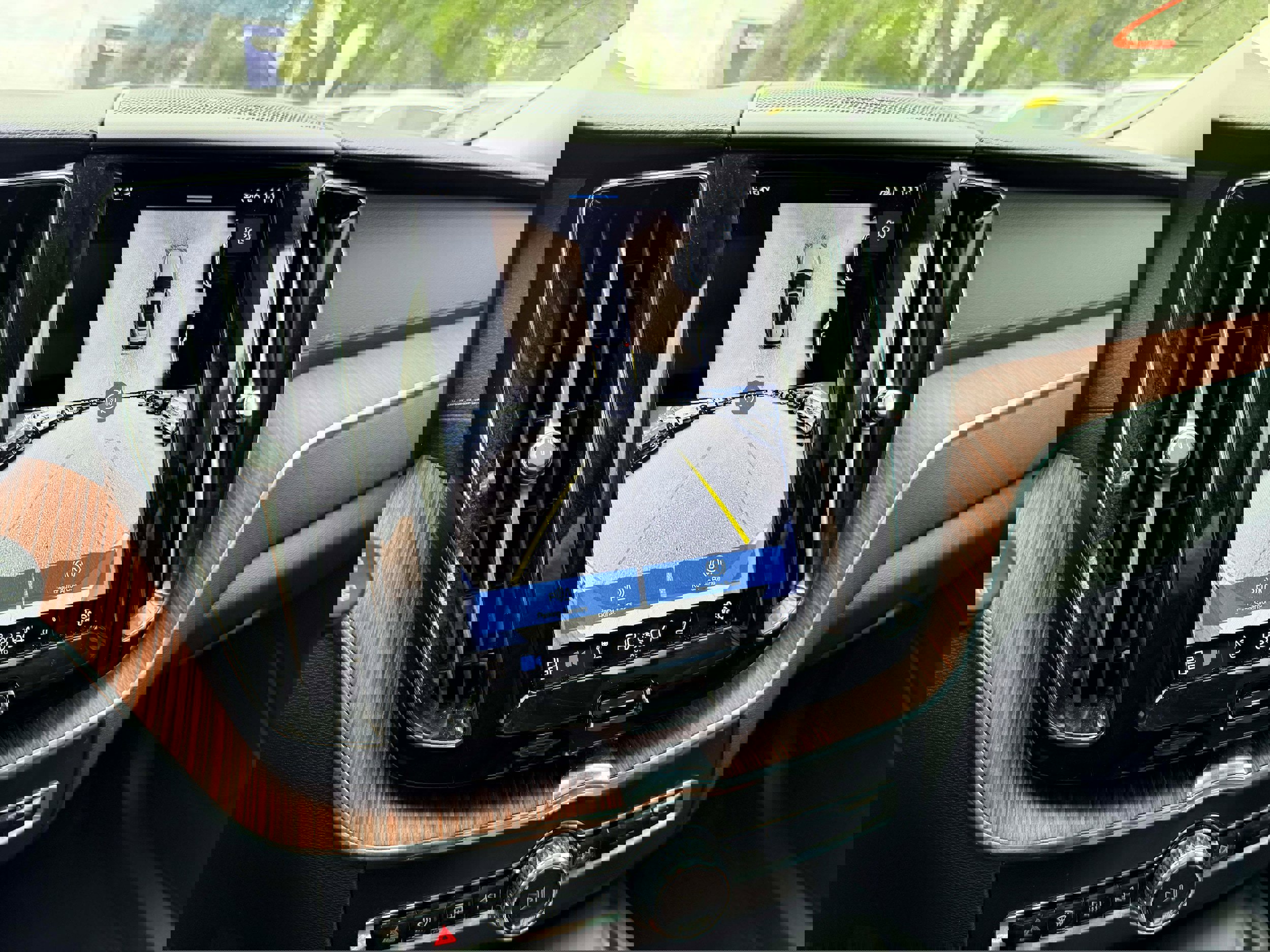 Certified 2024 Volvo XC60 T8 Ultimate w/ Climate Package image 20