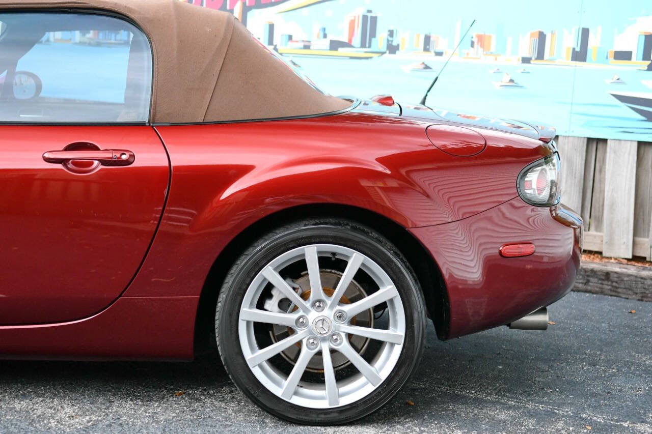 Used 2006 MAZDA MX-5 Miata Grand Touring w/ Premium Pkg RWD image 9