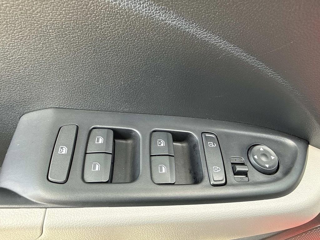 Used 2024 Hyundai Venue SEL FWD image 19