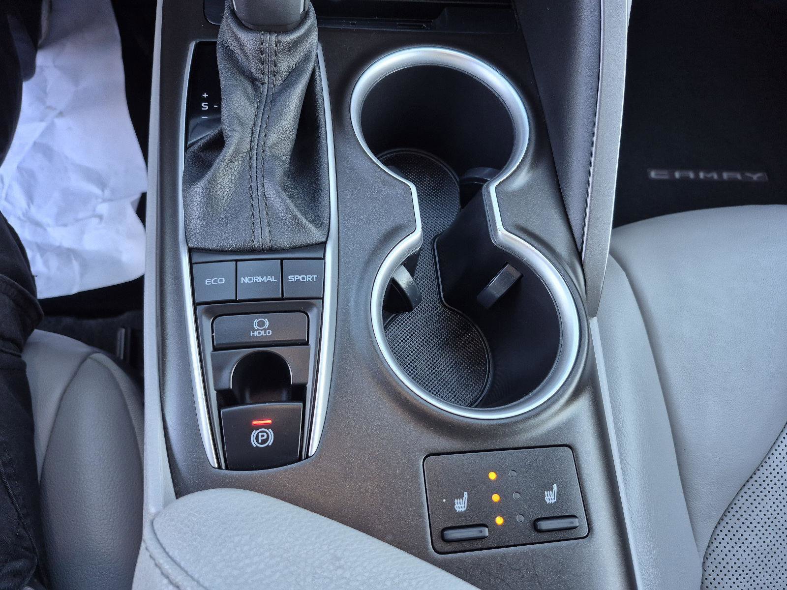 Used 2021 Toyota Camry XLE image 5