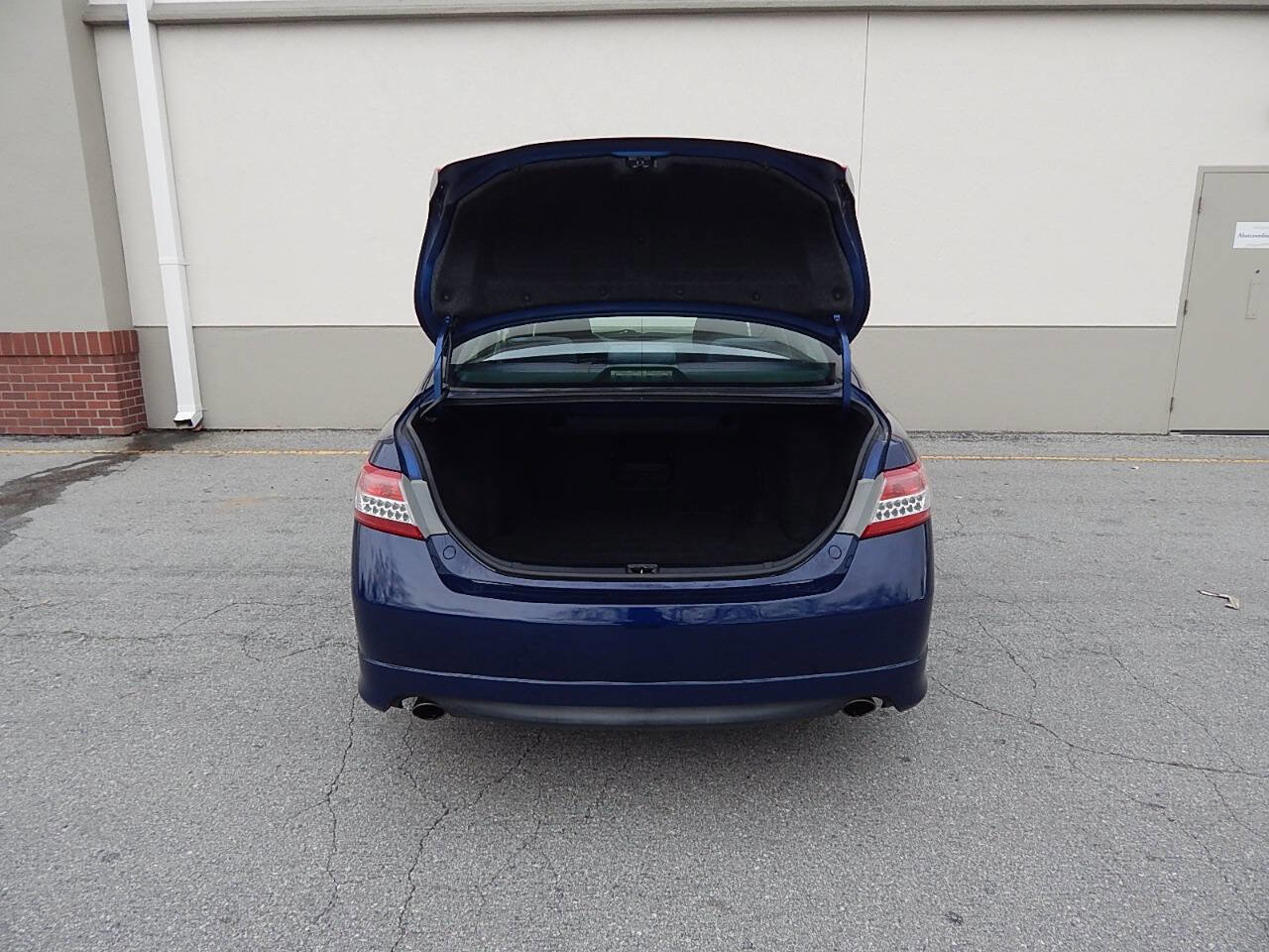Used 2011 Toyota Camry SE w/ SE Extra-Value Pkg #1 FWD image 23