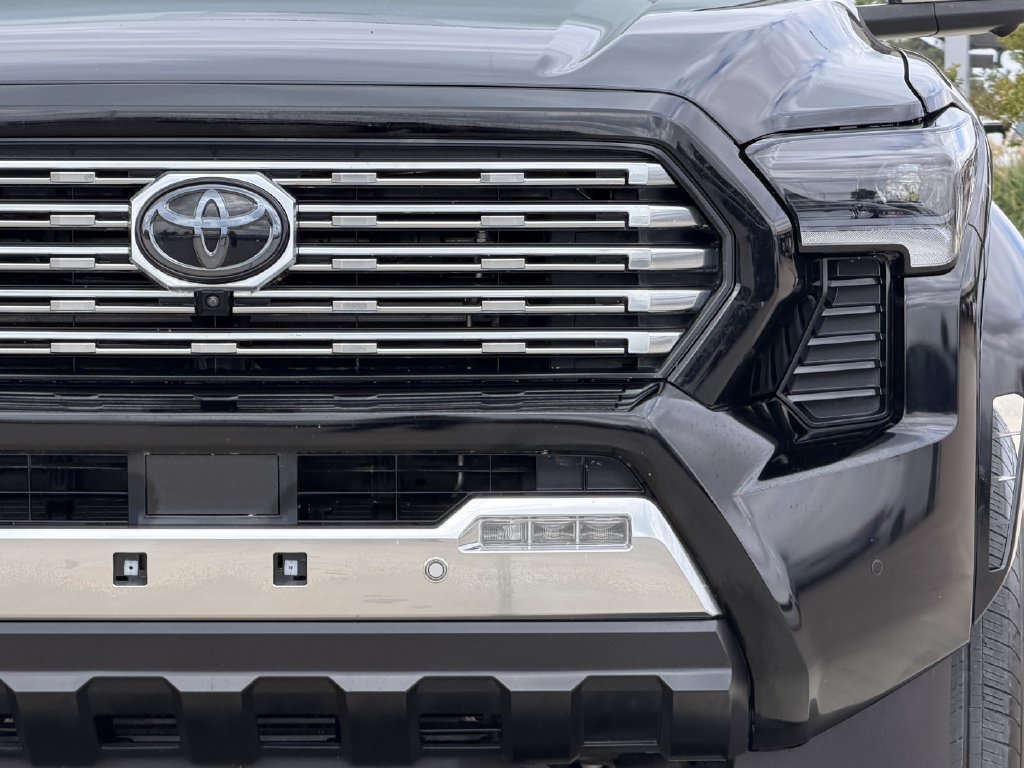 Used 2025 Toyota Tacoma Limited w/ Tow Tech Package AWD/4WD image 8