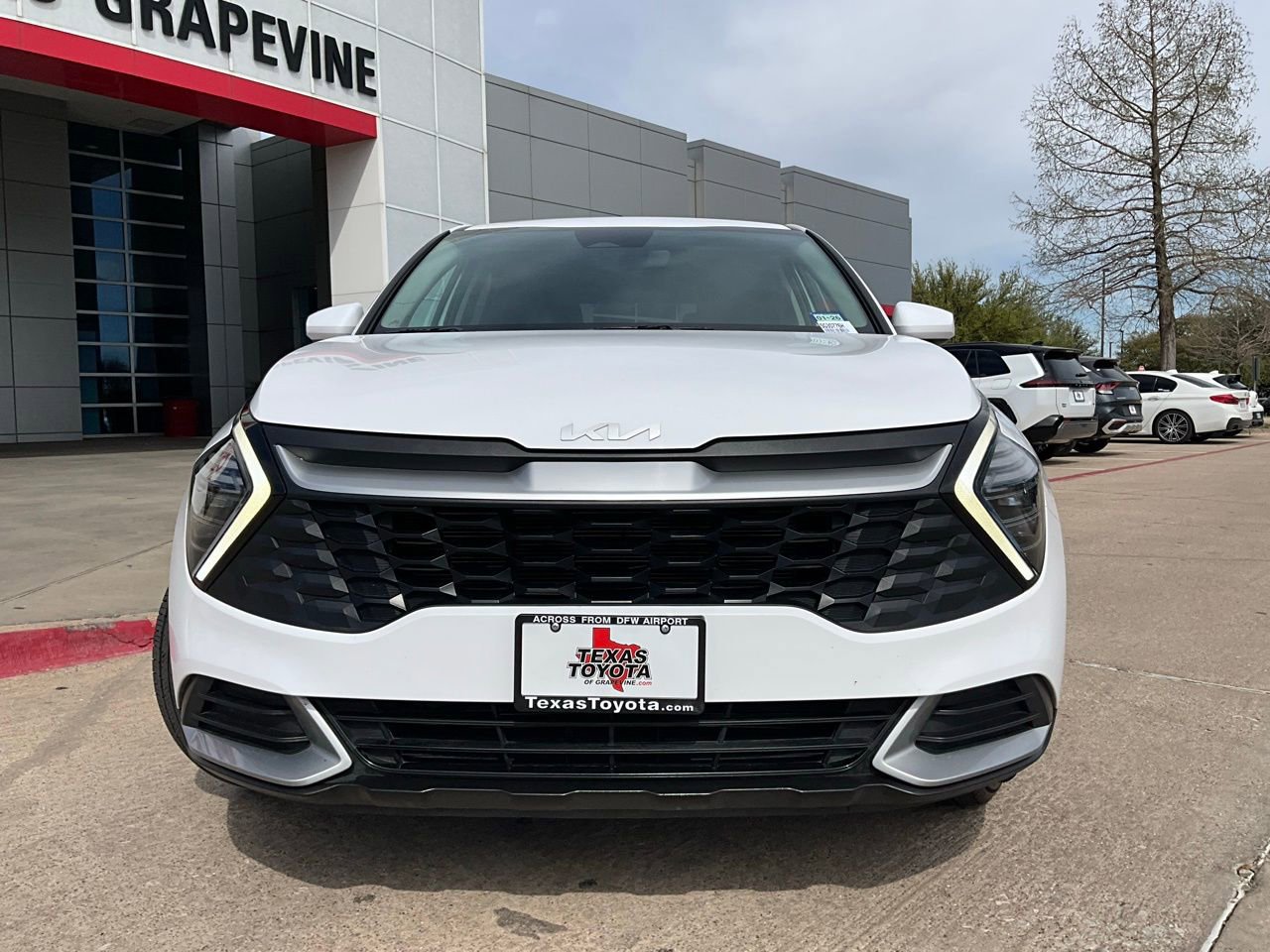 Used 2025 Kia Sportage LX image 3