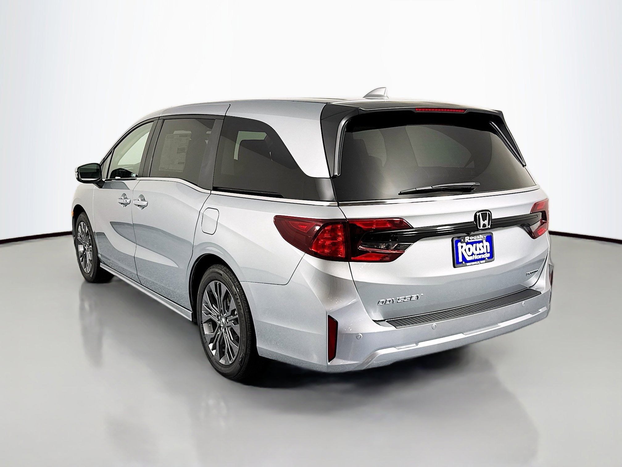 New 2026 Honda Odyssey Touring image 7