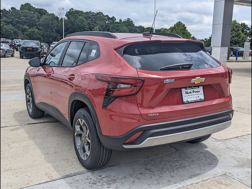New 2026 Chevrolet Trax LT w/ LT Convenience Package FWD image 8