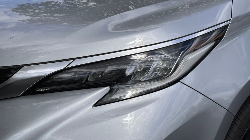 Used 2021 Toyota Sienna XSE w/ XSE Plus Package FWD image 12