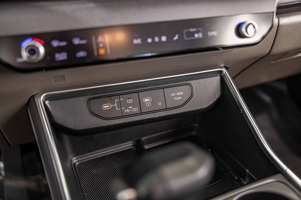 Used 2025 Kia Carnival EX image 28