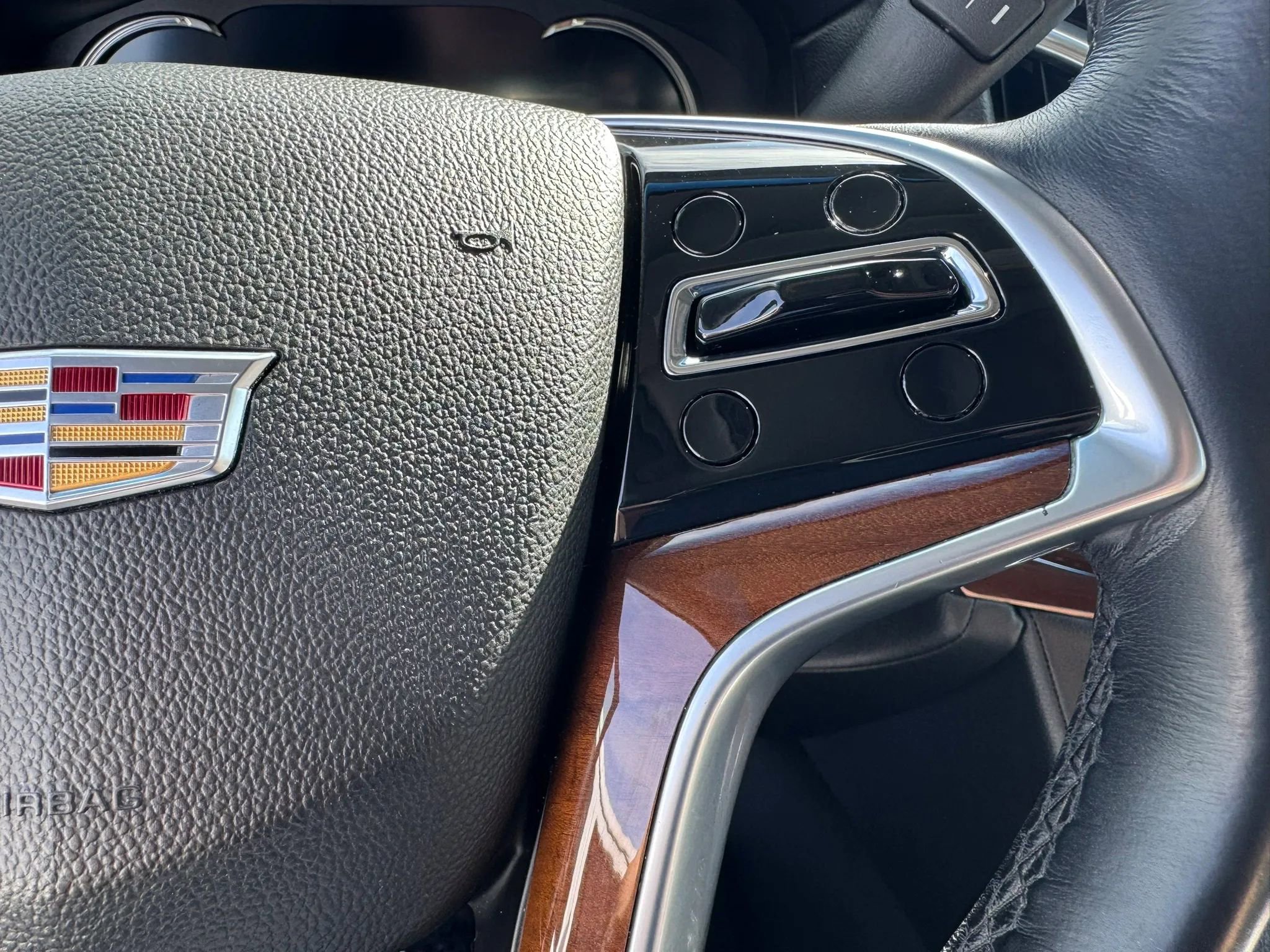 Used 2018 Cadillac Escalade ESV Premium Luxury AWD/4WD image 31