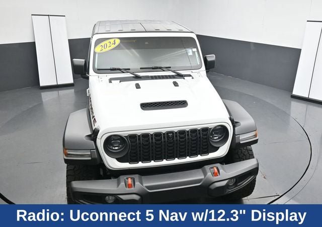 Used 2024 Jeep Gladiator Mojave w/ Technology Group AWD/4WD image 21