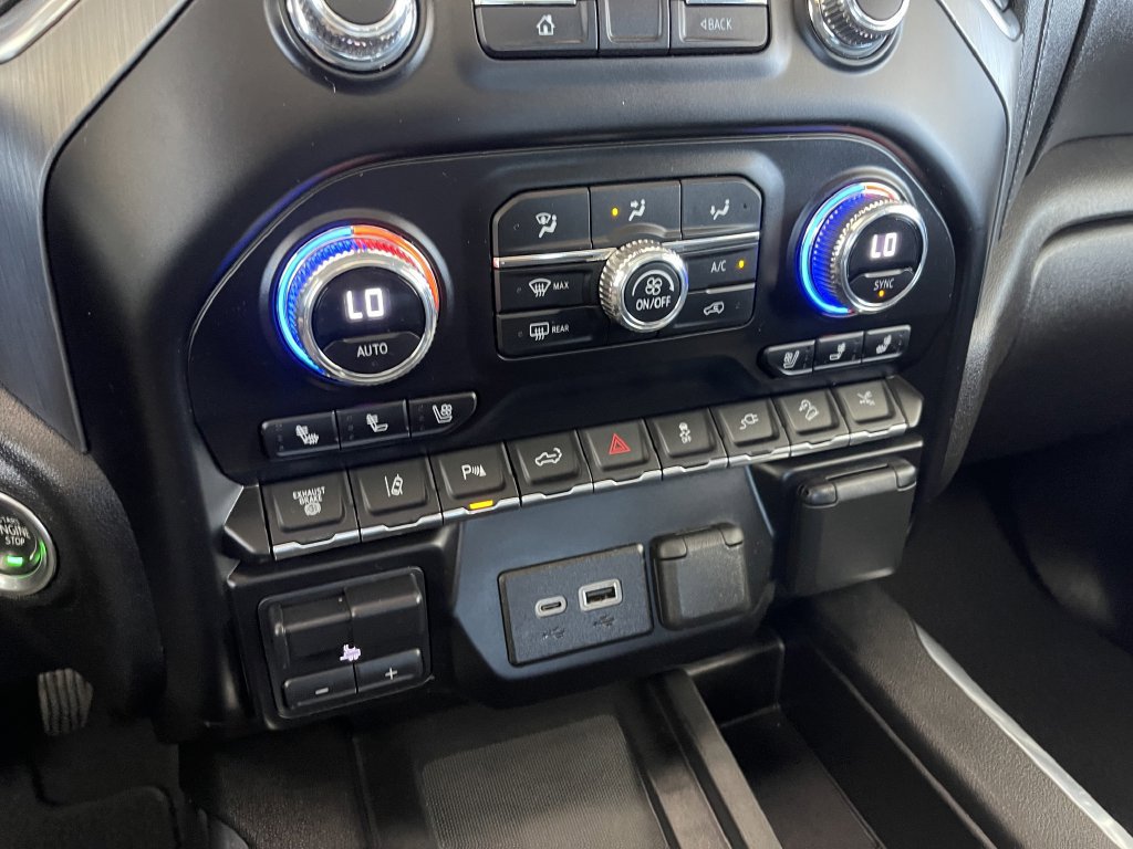 Used 2023 GMC Sierra 3500 Denali w/ Denali Ultimate Package AWD/4WD image 18