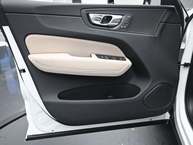 New 2026 Volvo XC60 B5 Plus w/ Protection Package Premier AWD/4WD image 20