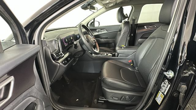 Used 2025 Kia Sportage EX FWD image 11