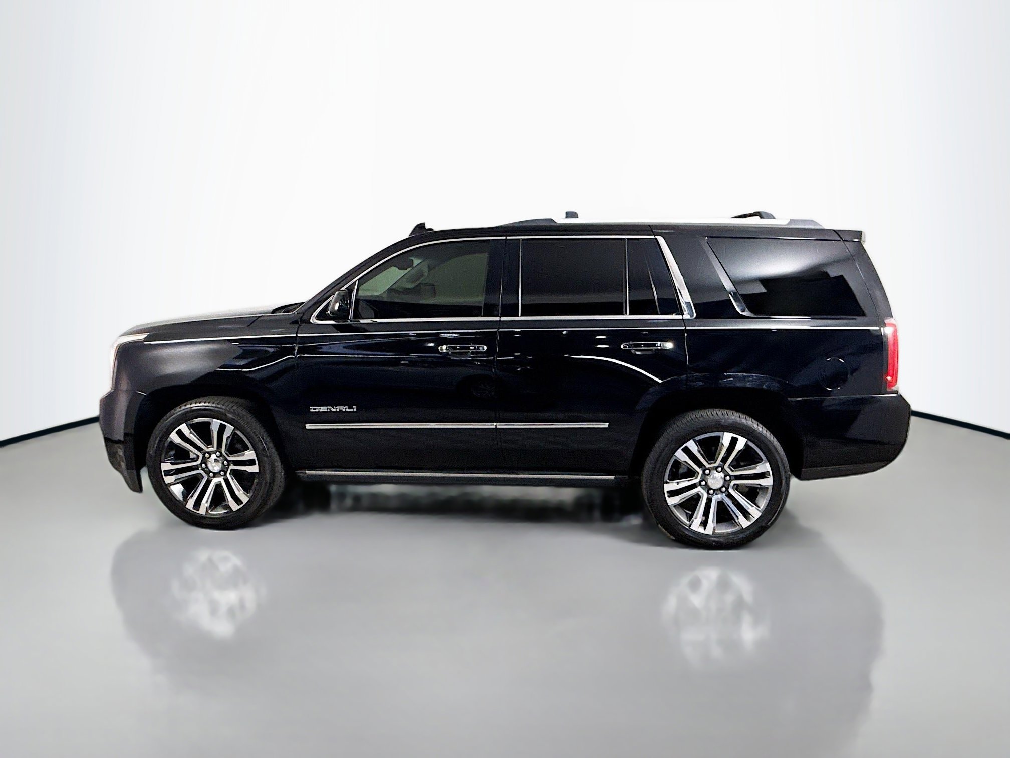 Used 2017 GMC Yukon Denali w/ Open Road Package image 6