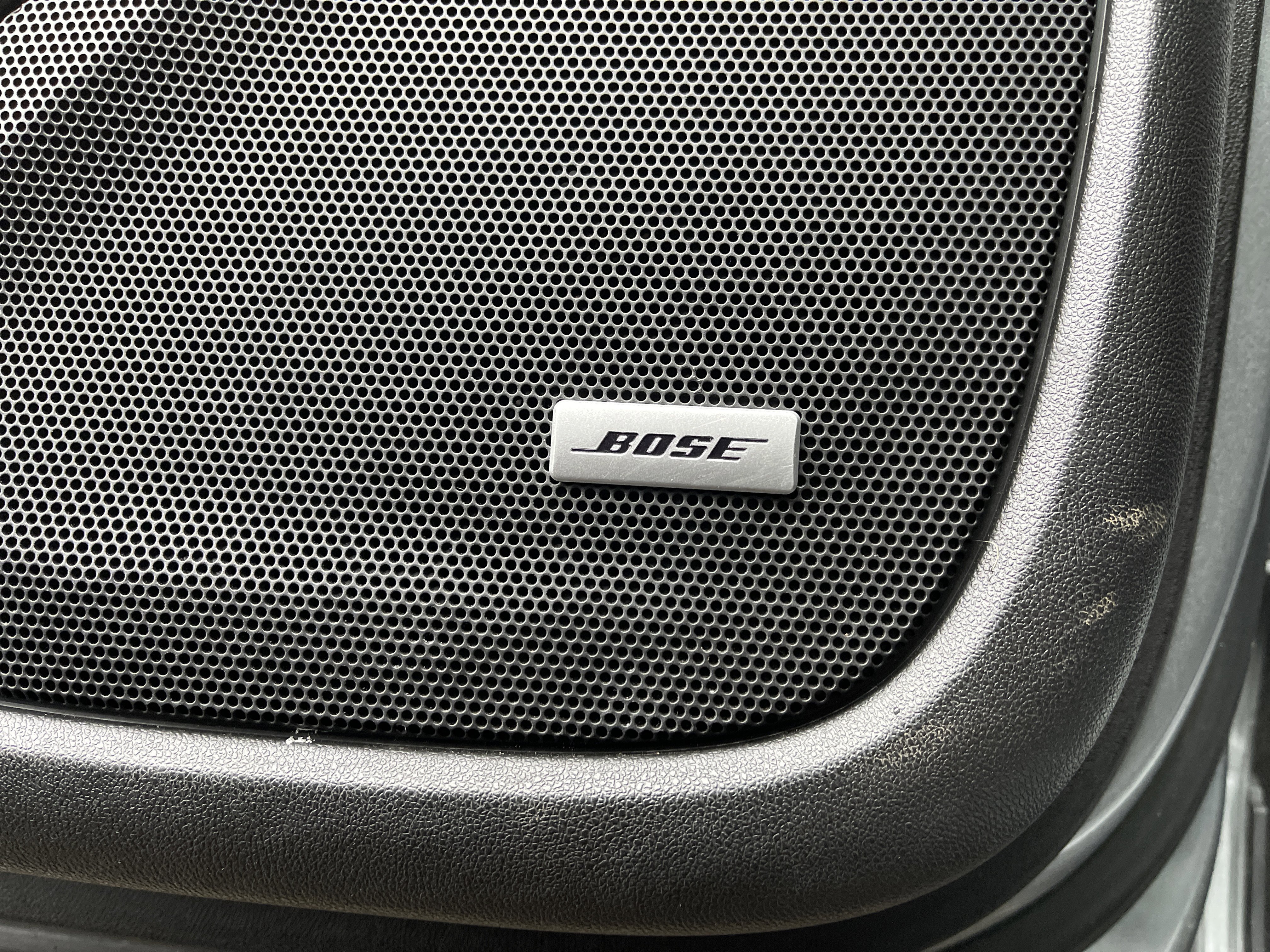 Used 2024 GMC Terrain SLT w/ Infotainment Package II image 16