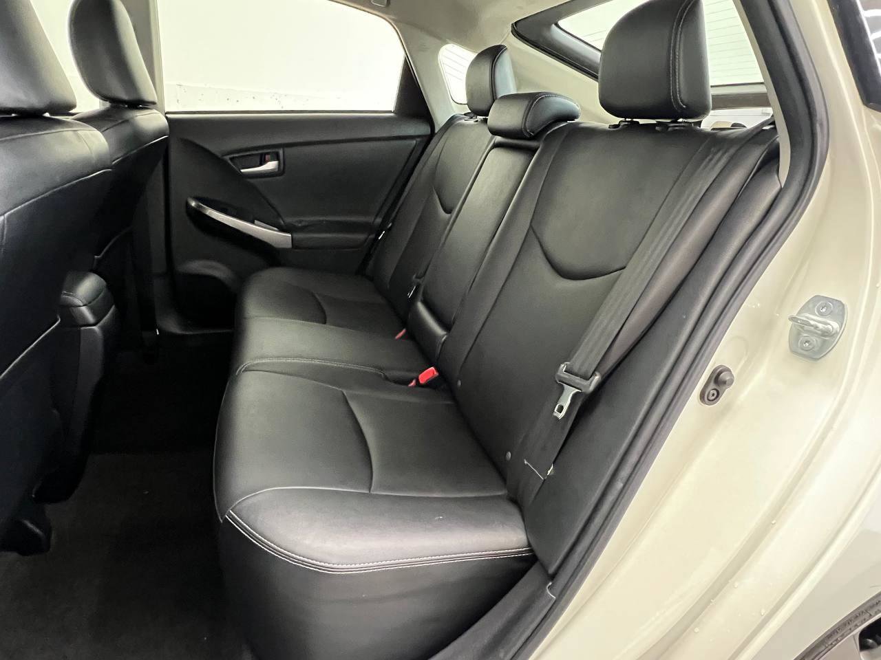 Used 2015 Toyota Prius Persona Series FWD image 10