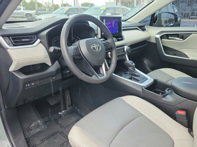 Used 2023 Toyota RAV4 XLE Premium image 14