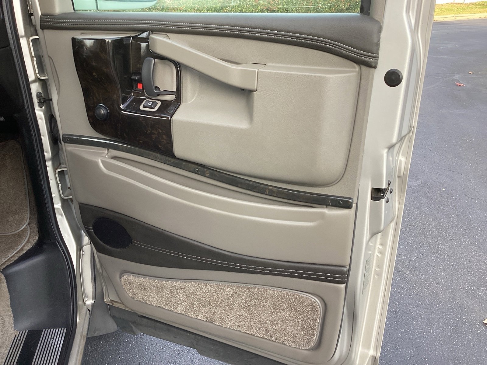 Used 2018 Chevrolet Express 2500 w/ Enhanced Convenience Package image 26