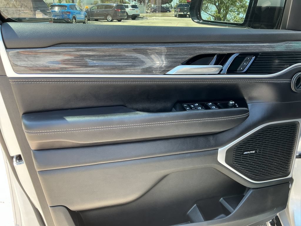 Used 2022 Jeep Wagoneer Series II AWD/4WD image 12