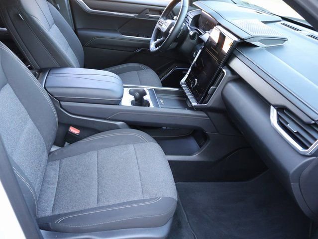 Used 2025 GMC Acadia Elevation image 12