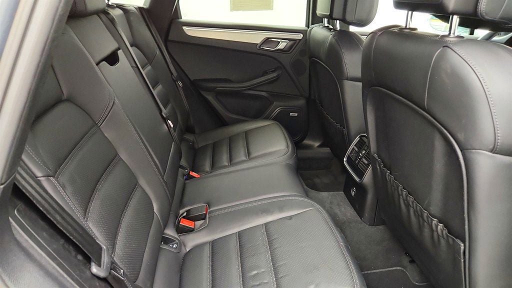 Used 2020 Porsche Macan Turbo AWD/4WD image 24