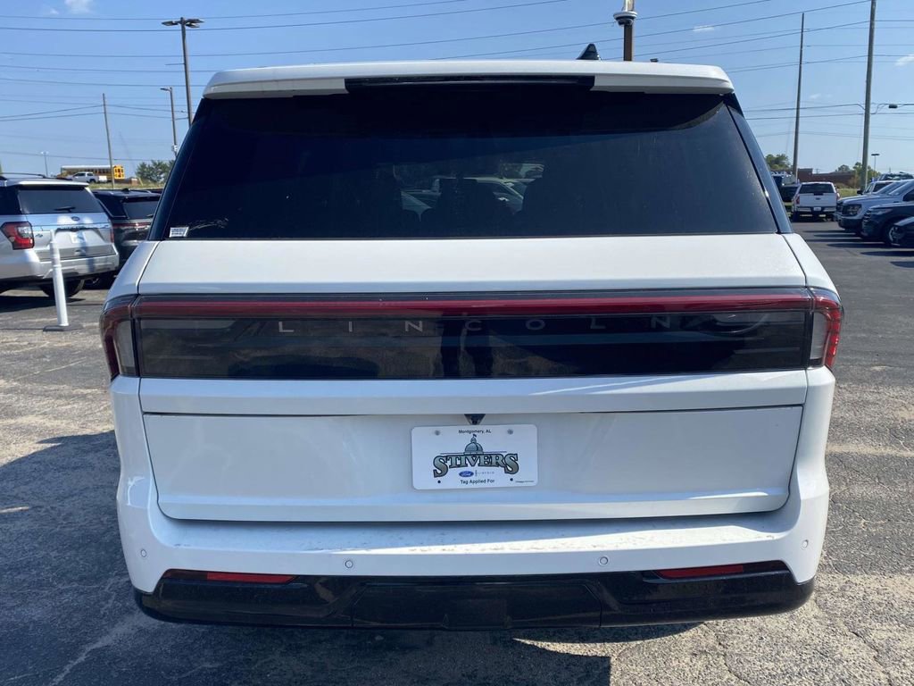 New 2025 Lincoln Navigator Reserve w/ Jet Appearance Package image 4