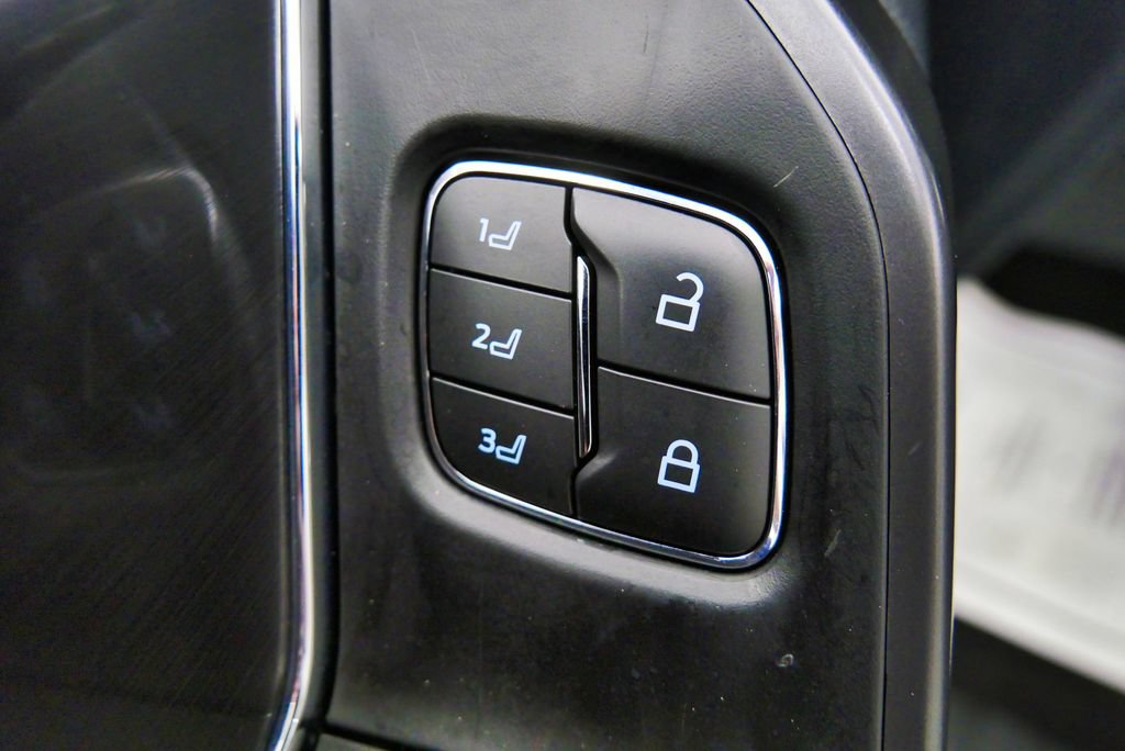 Used 2025 Ford F150 Lariat AWD/4WD image 14