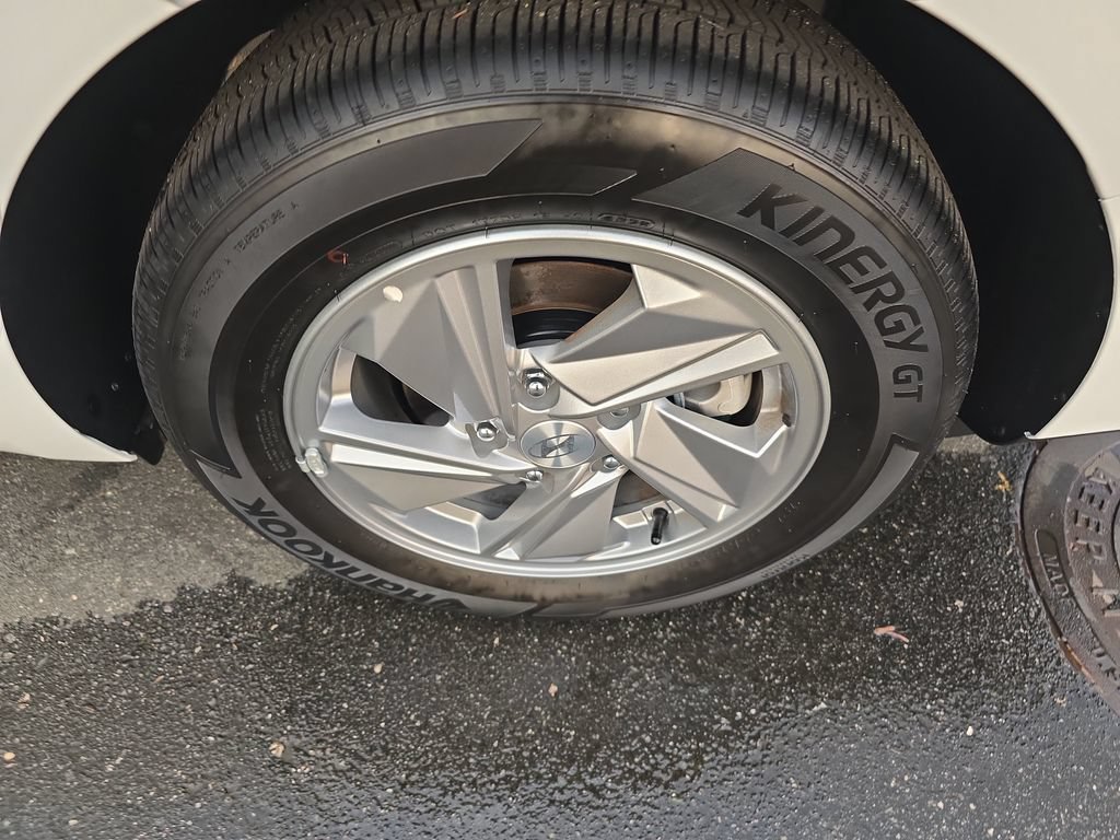 Certified 2026 Hyundai Elantra SE FWD image 30