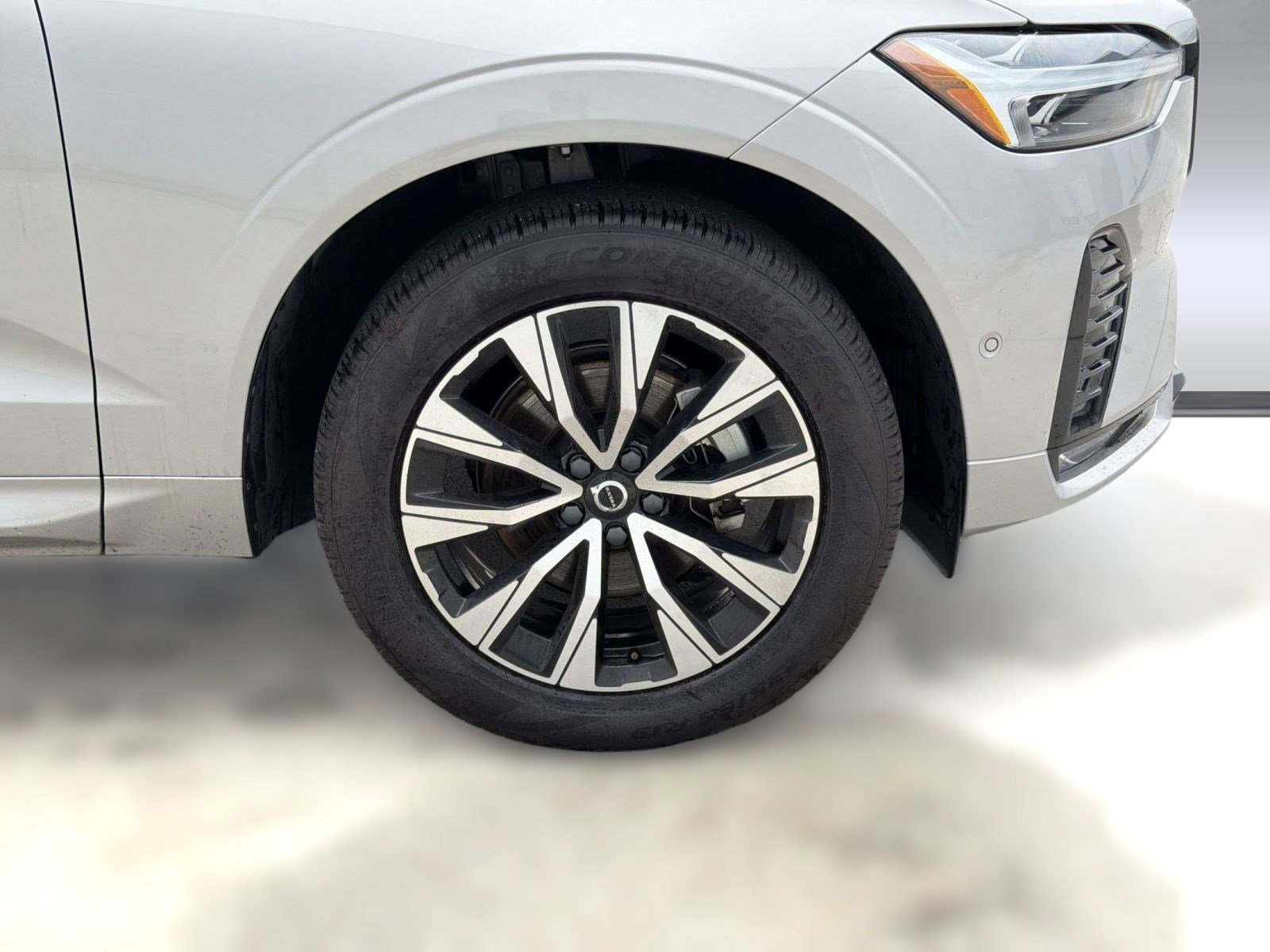 Certified 2025 Volvo XC60 B5 Plus image 12