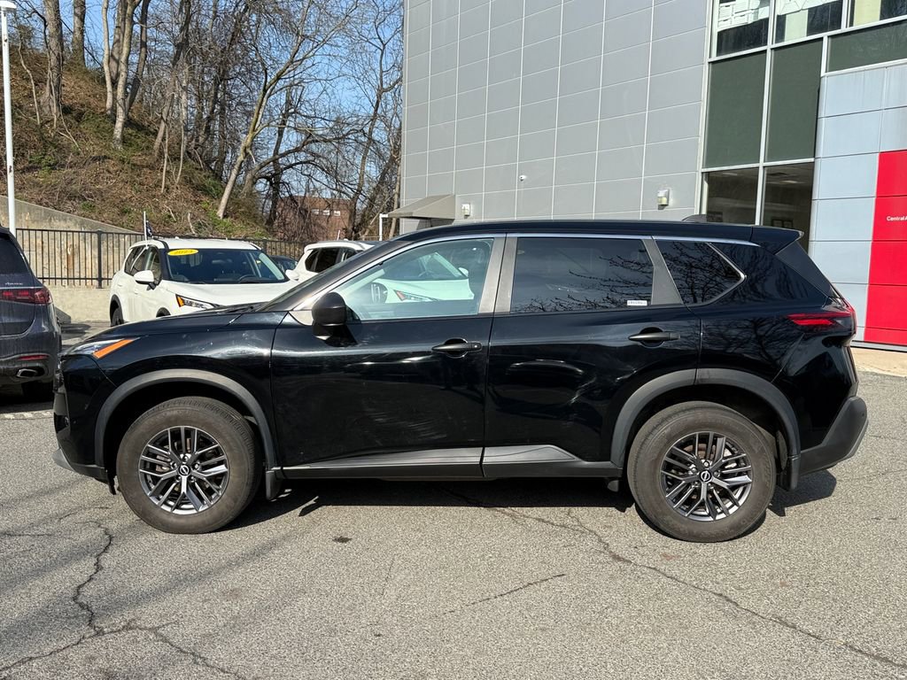 Used 2023 Nissan Rogue S AWD/4WD image 3