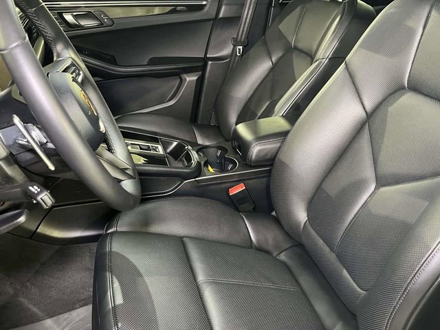Certified 2026 Porsche Macan AWD/4WD image 16