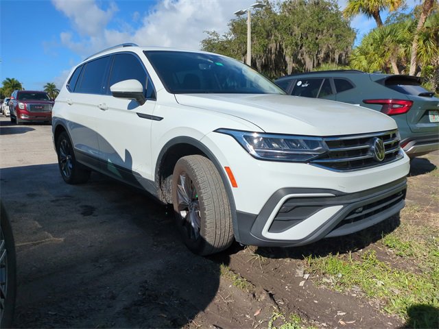 Used 2022 Volkswagen Tiguan SE image 2