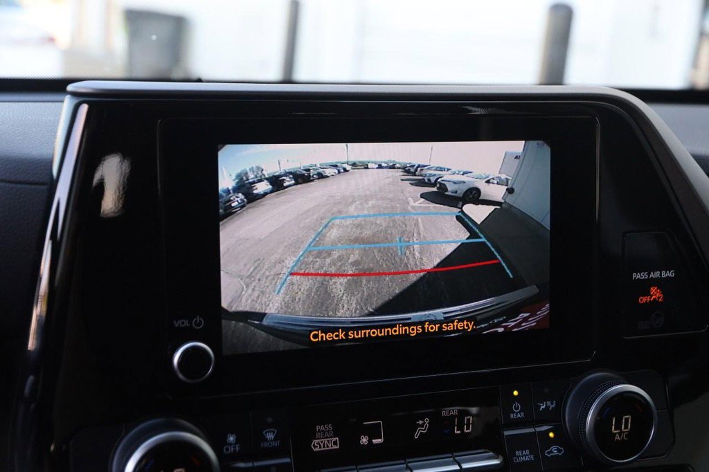 Used 2023 Toyota Highlander L AWD/4WD image 17