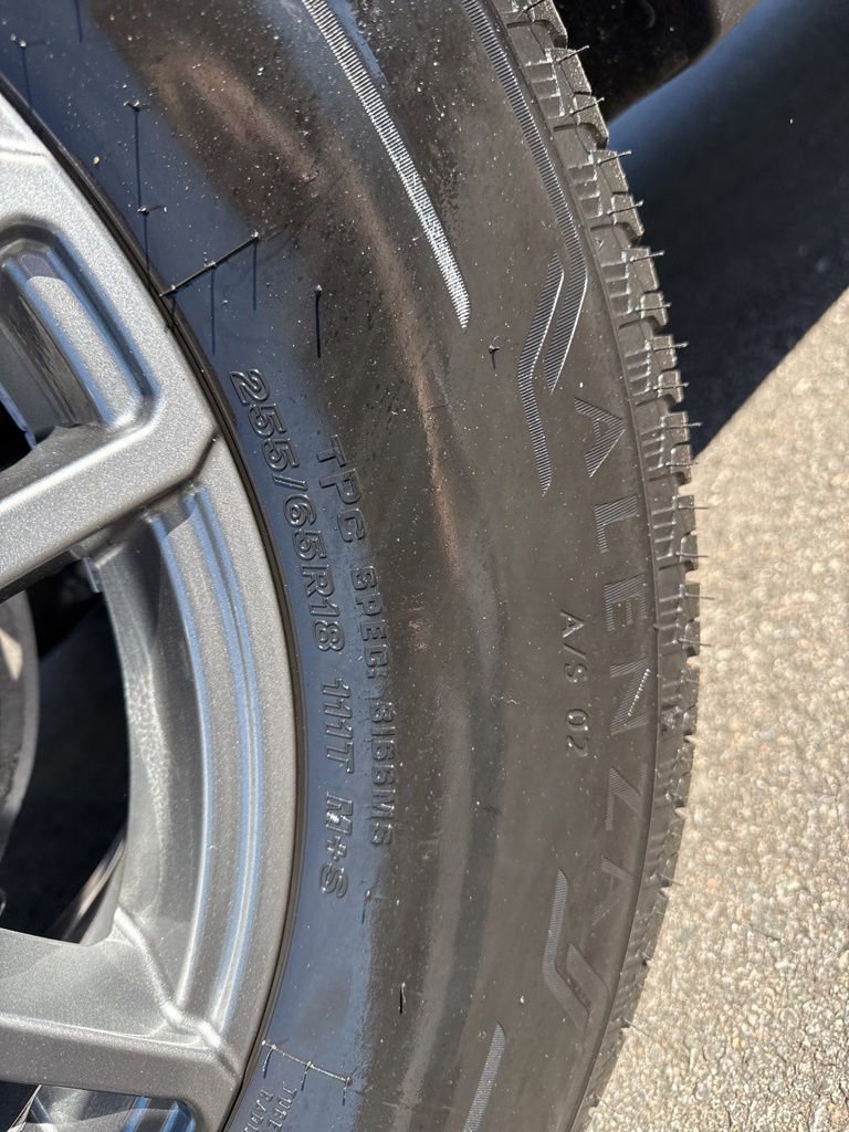 Used 2025 GMC Acadia Elevation FWD image 36