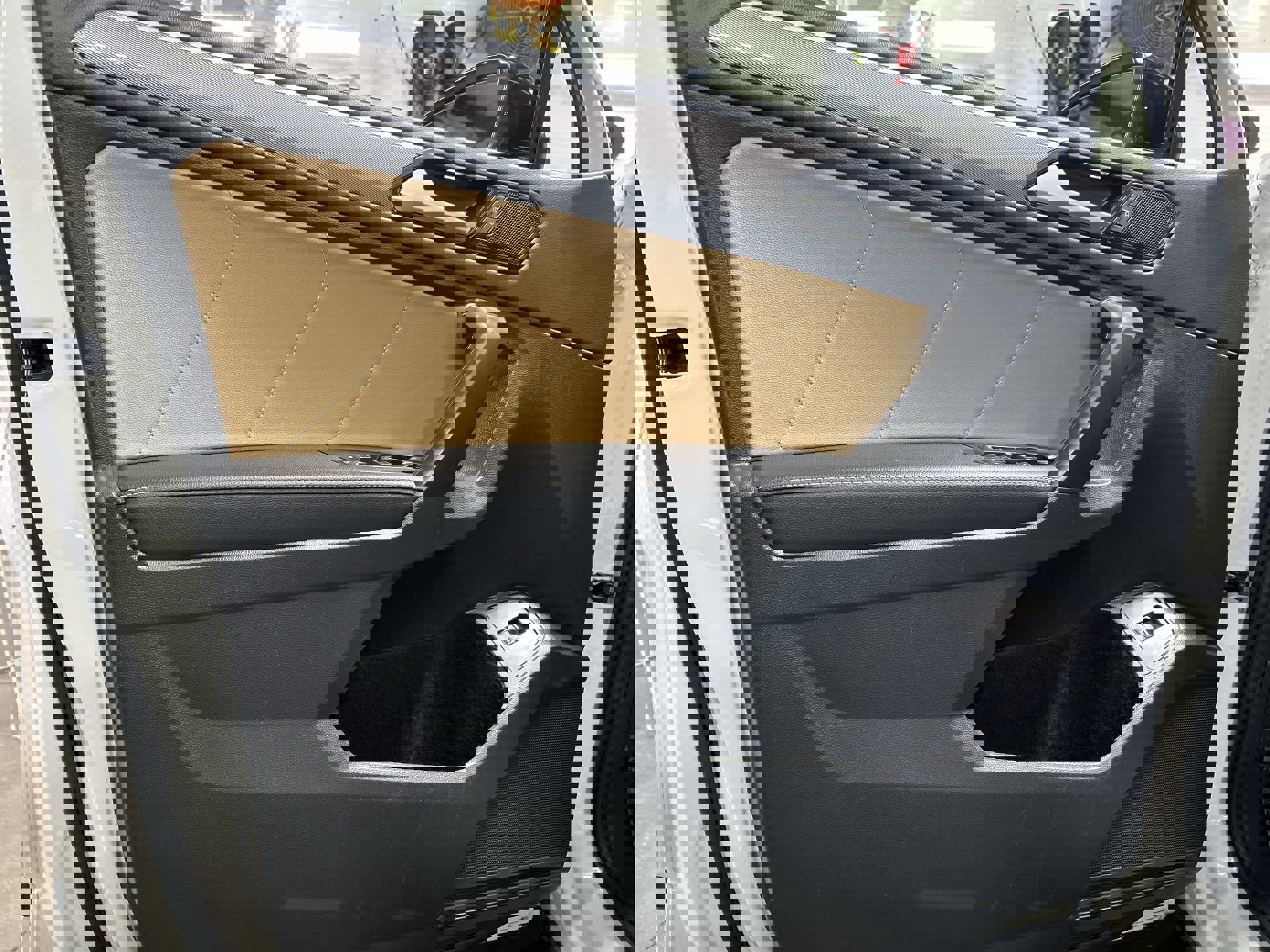 Used 2022 Volkswagen Tiguan SE R-Line image 24