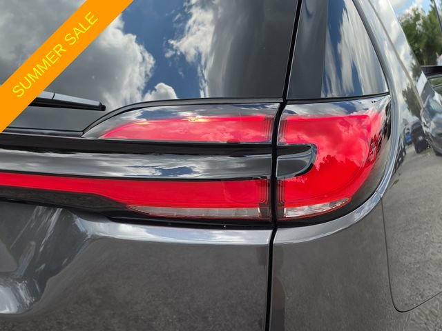 Certified 2023 Chrysler Pacifica Touring-L FWD image 8
