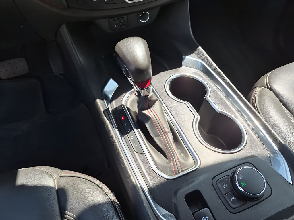Used 2022 Chevrolet Traverse RS FWD image 32