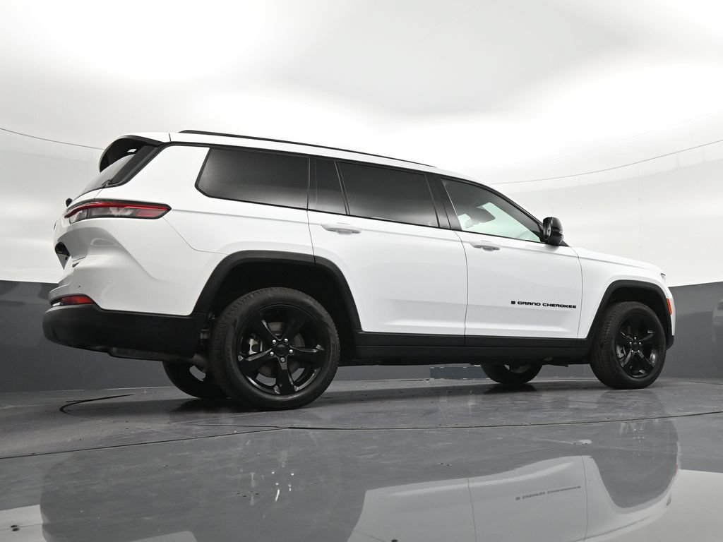 Used 2025 Jeep Grand Cherokee L Limited w/ Black Appearance Package RWD image 28