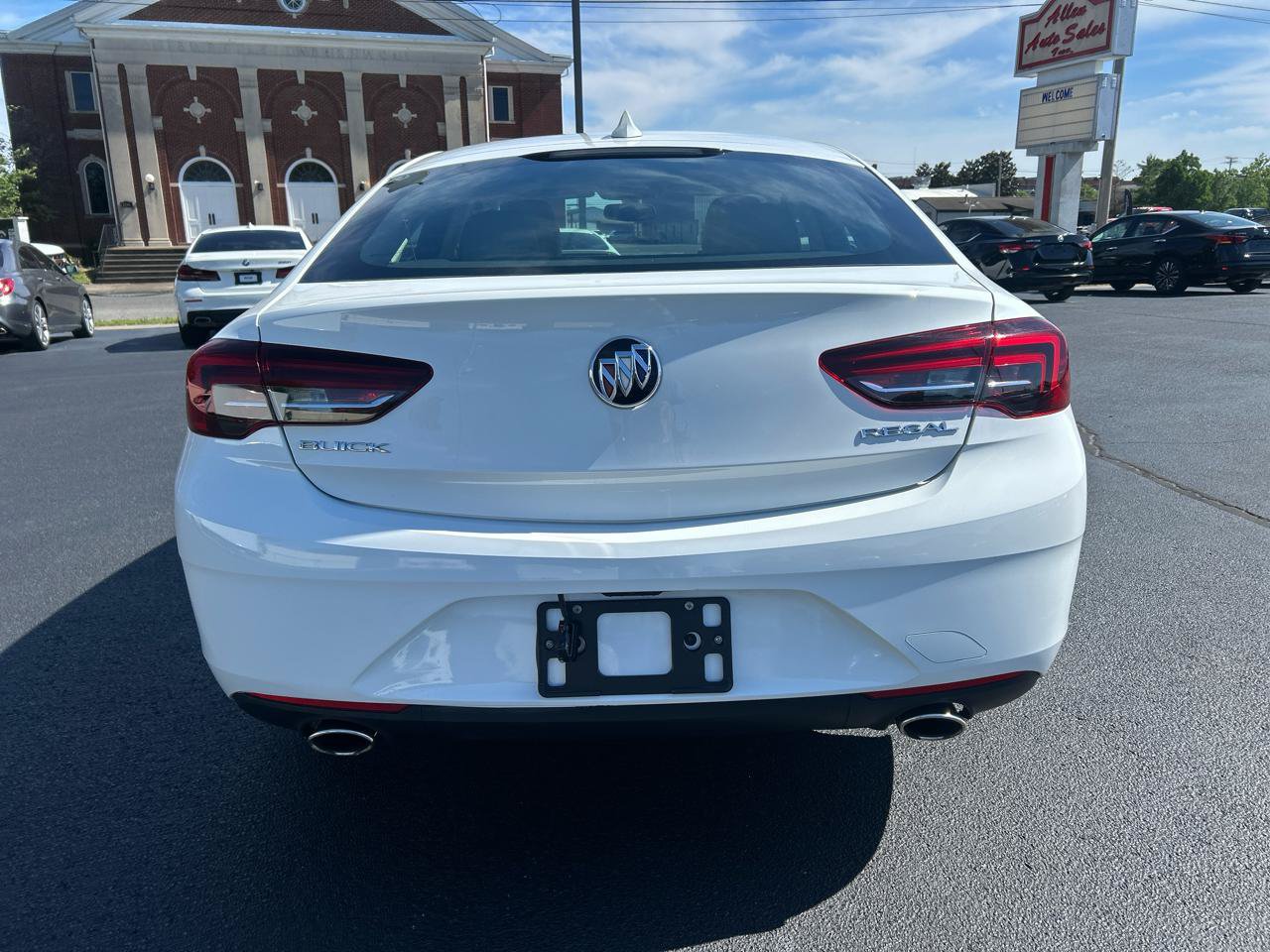 Used 2018 Buick Regal Preferred w/ Sights and Sounds Package FWD image 6