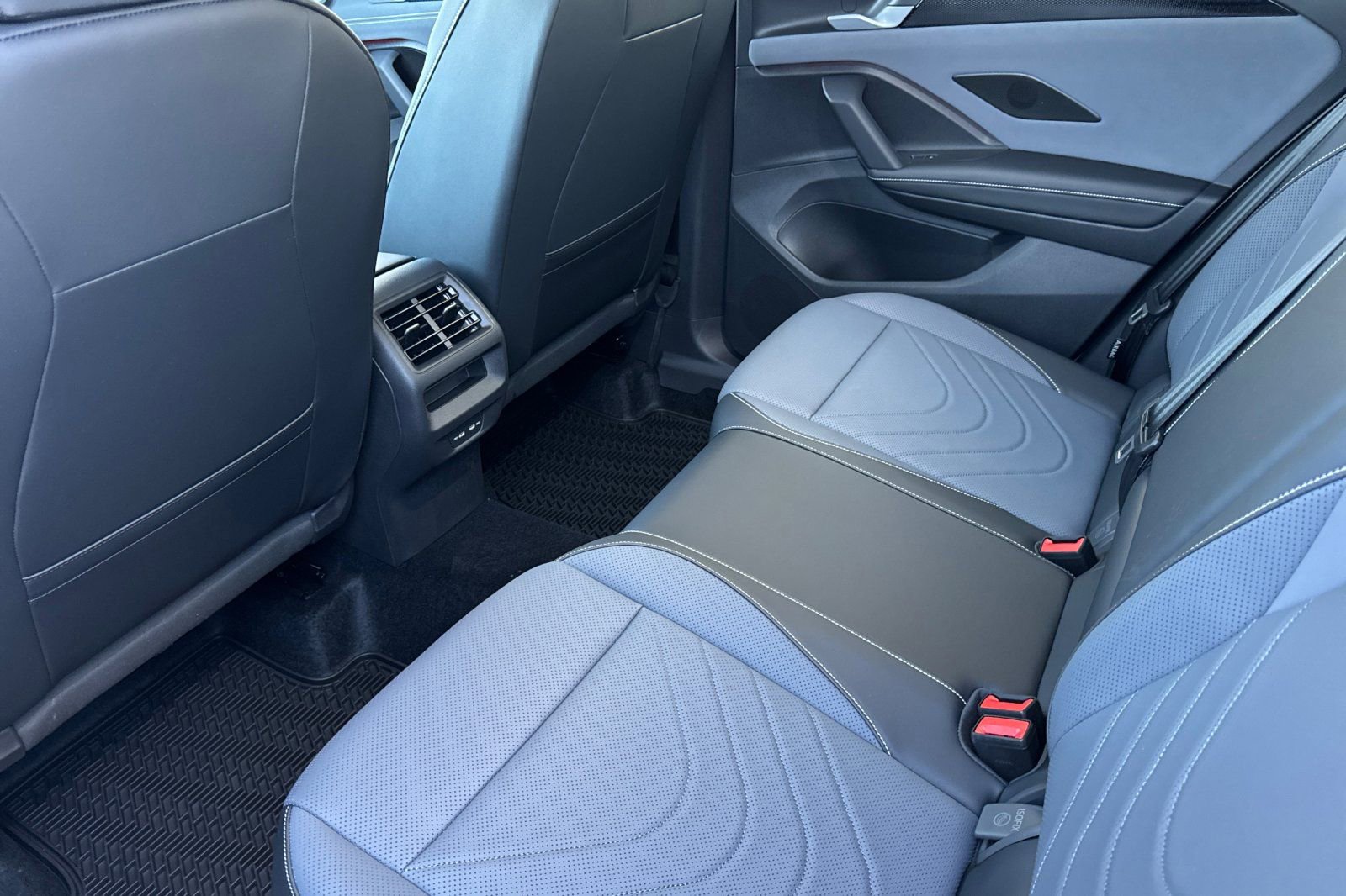 New 2026 Volkswagen Tiguan SE FWD image 12