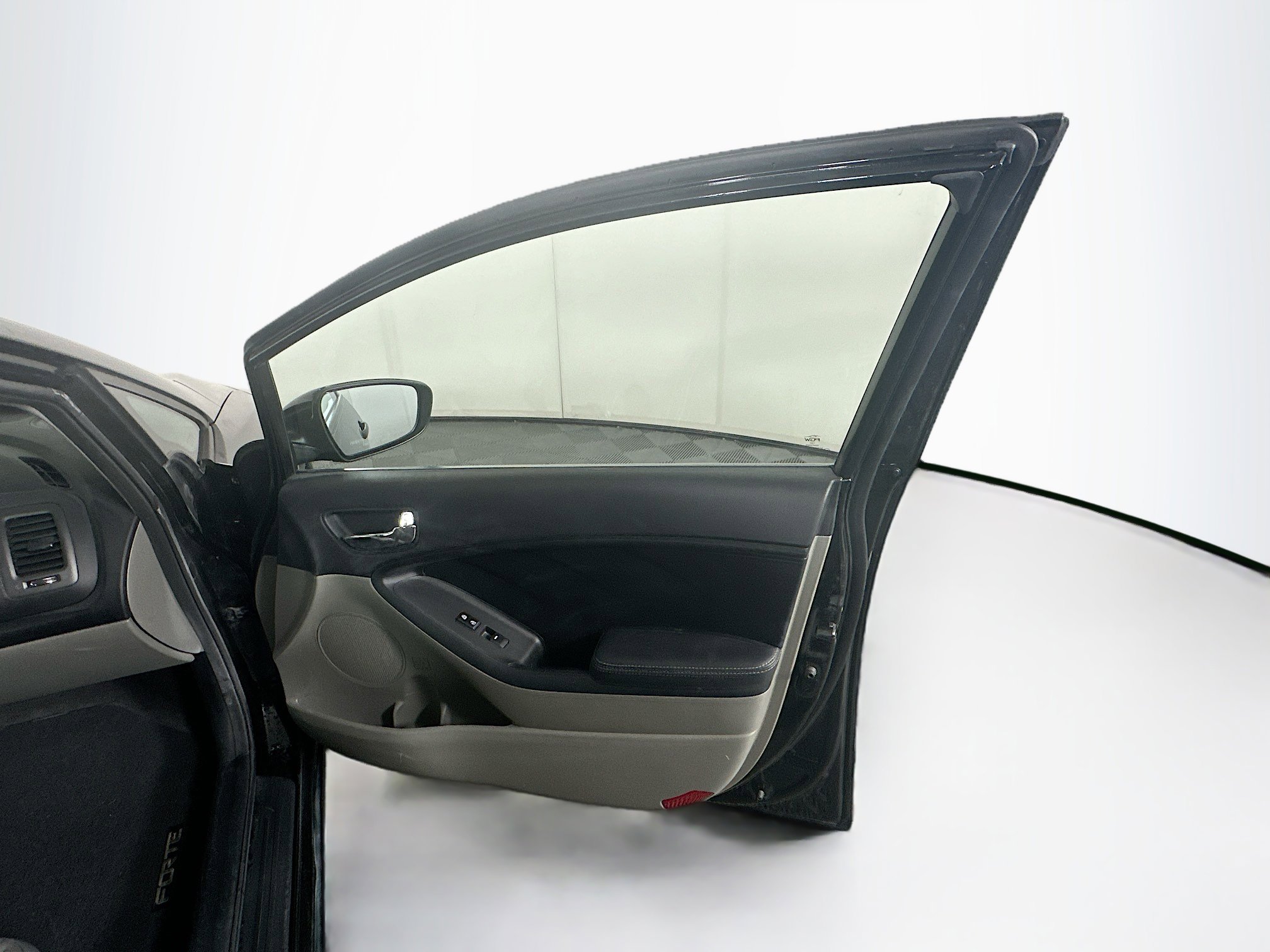 Used 2015 Kia Forte LX image 27