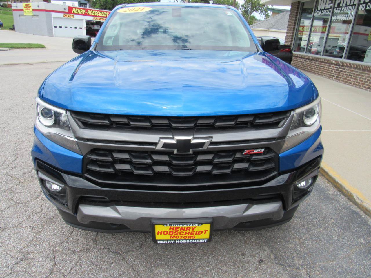 Used 2021 Chevrolet Colorado Z71 AWD/4WD image 2