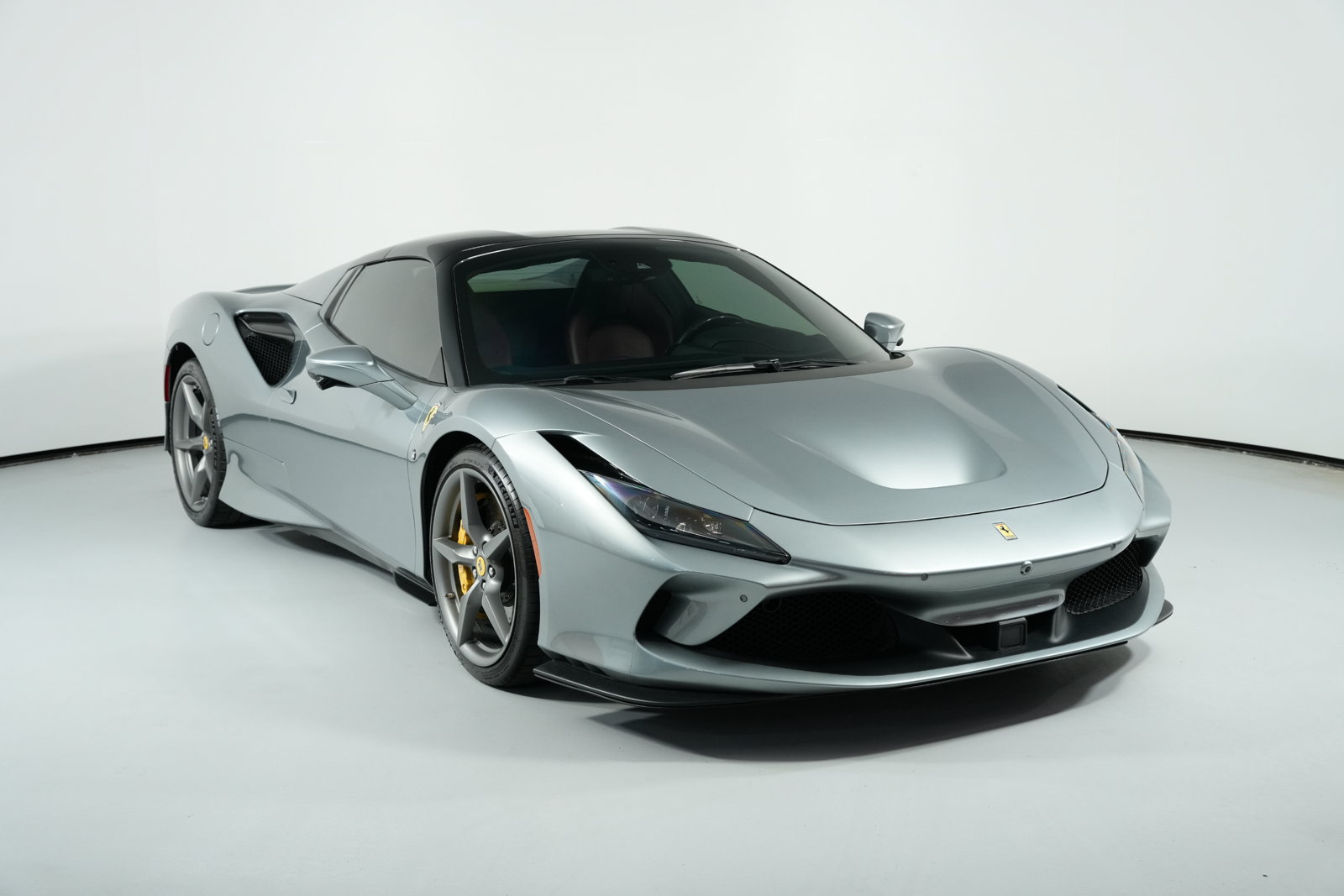 Used 2021 Ferrari F8 Spider RWD image 2