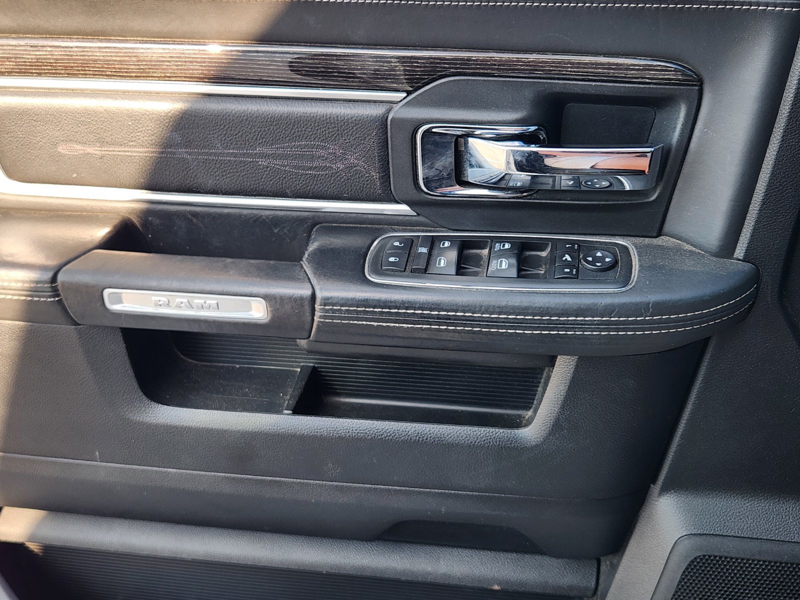 Used 2015 RAM 2500 Limited AWD/4WD image 29