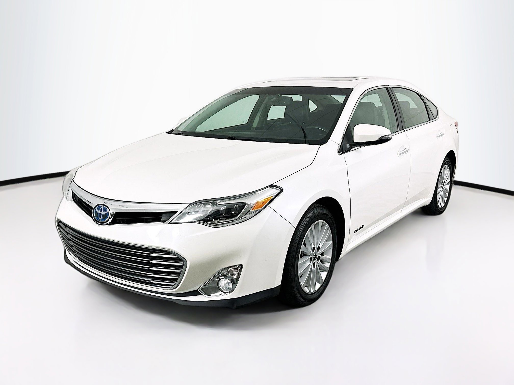 Used 2014 Toyota Avalon Limited image 3