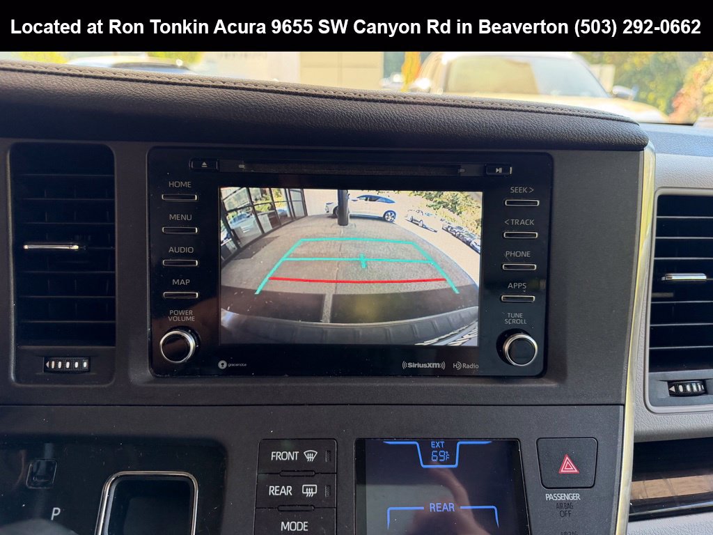 Used 2019 Toyota Sienna XLE w/ XLE Navigation Package FWD image 22