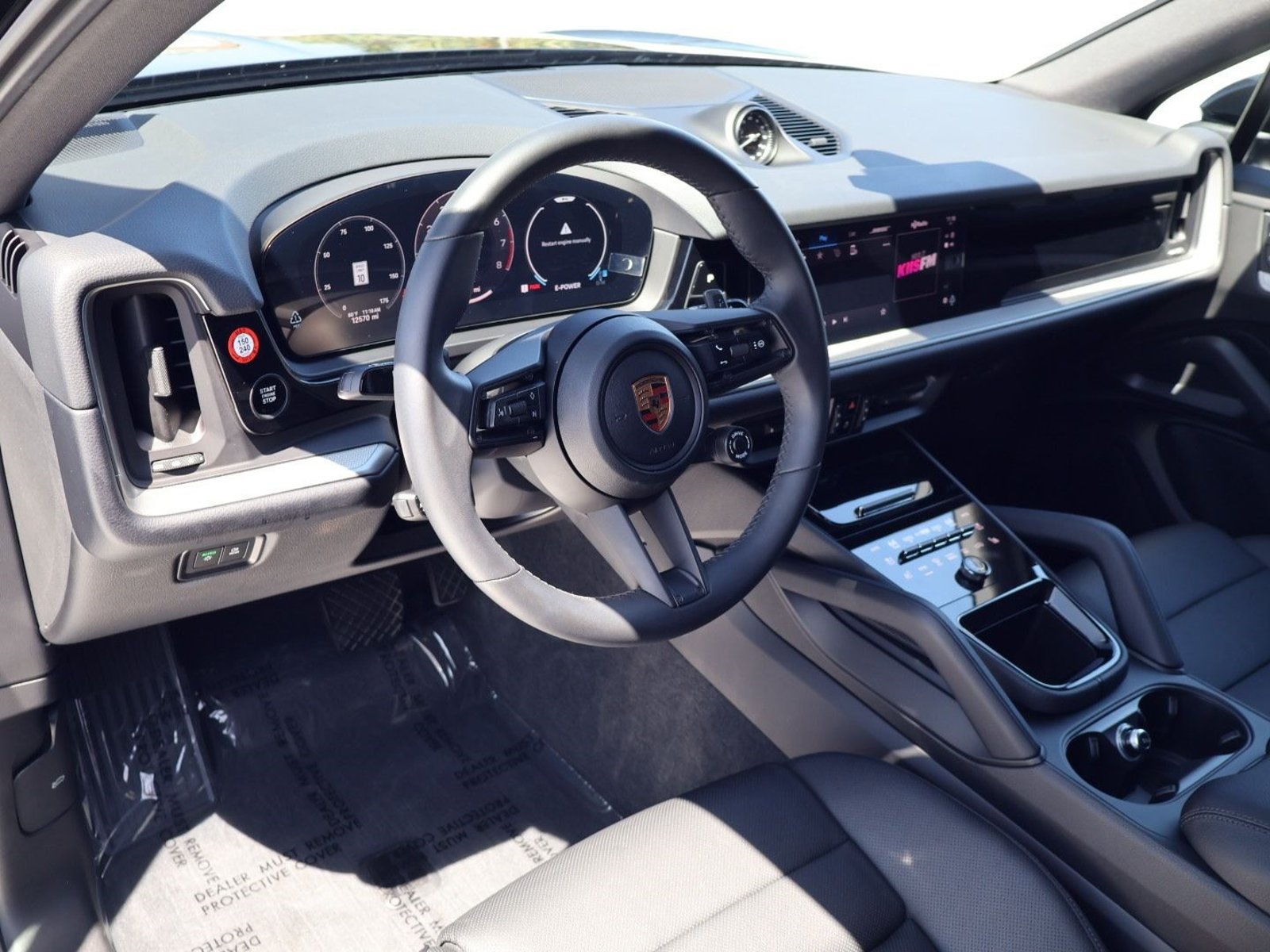 Certified 2025 Porsche Cayenne E-Hybrid AWD/4WD image 4