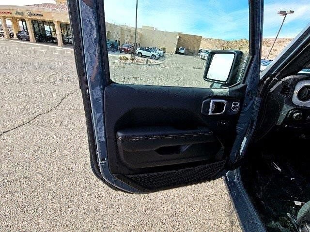 New 2024 Jeep Wrangler Unlimited Sahara w/ Technology Group AWD/4WD image 11