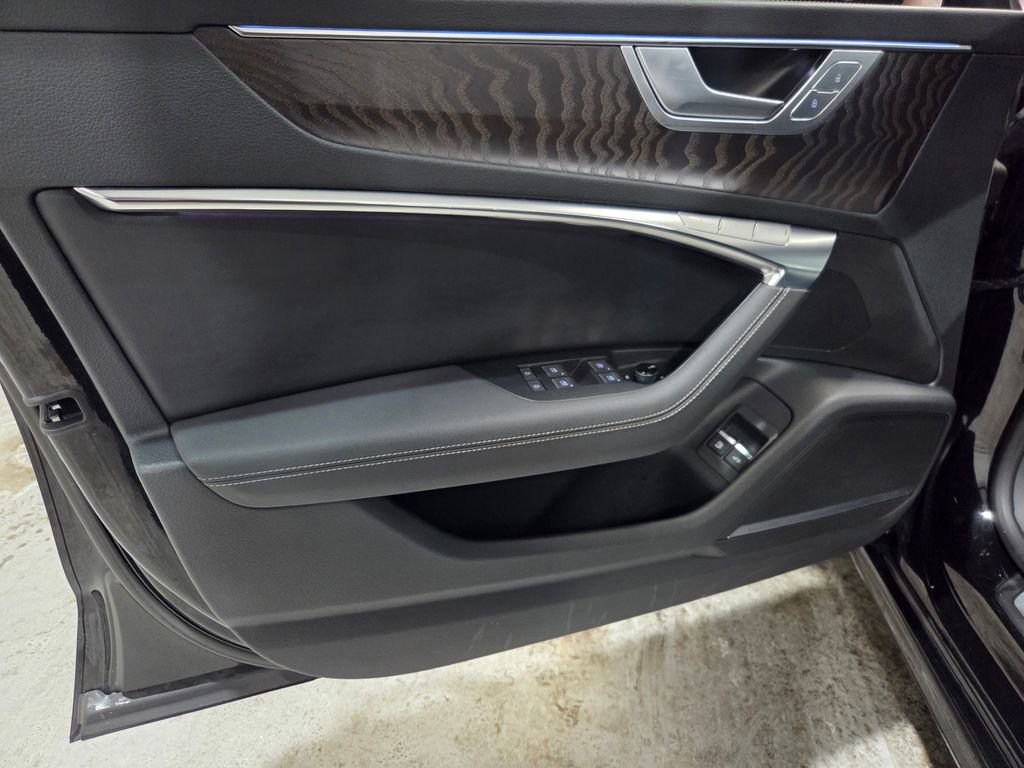 Used 2021 Audi A7 e Prestige w/ Prestige Package image 13