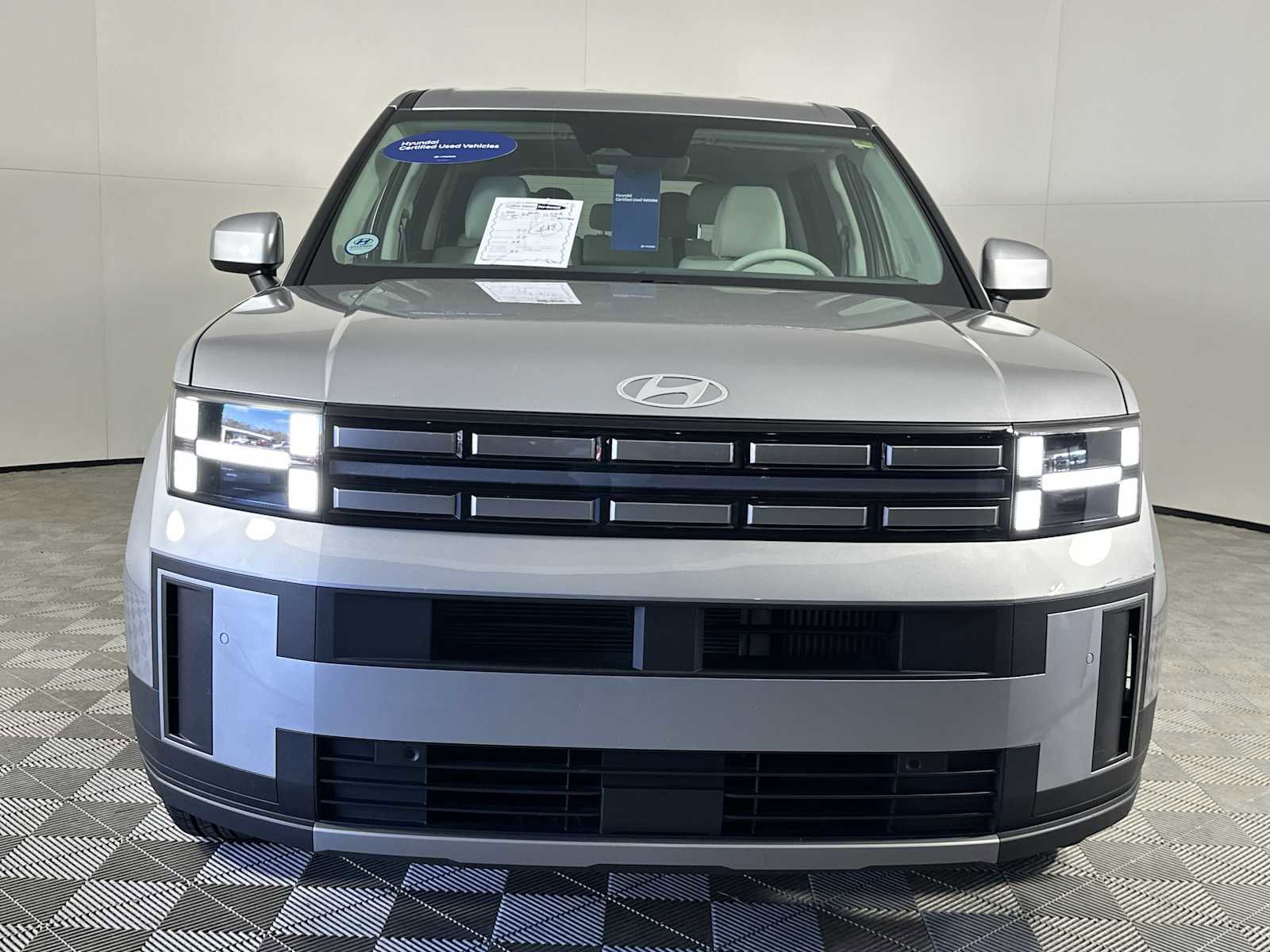 Certified 2025 Hyundai Santa Fe SE image 3