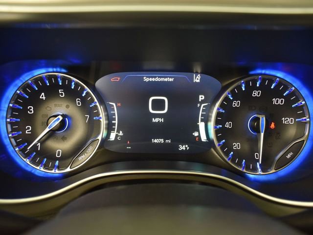 Used 2024 Chrysler Pacifica Limited w/ S Appearance Package image 10